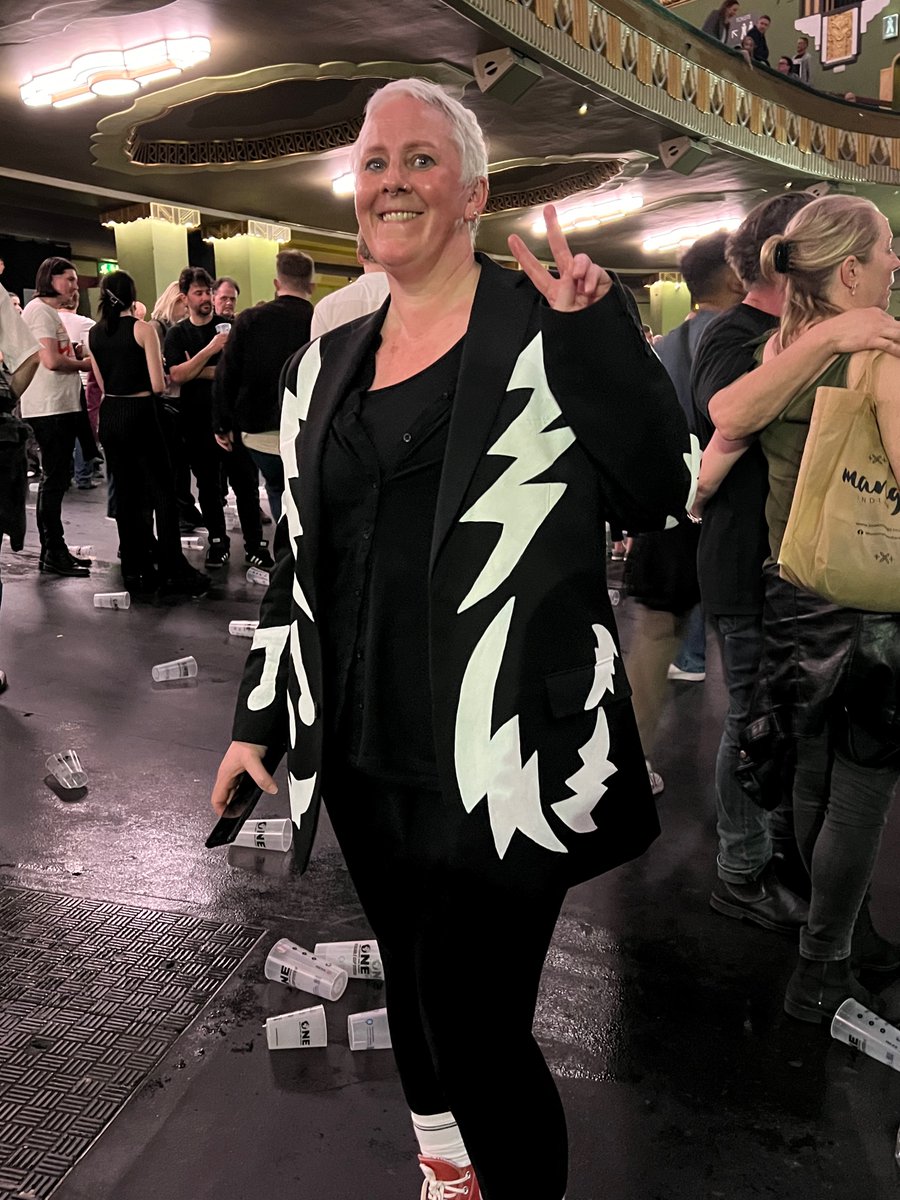 Big shout to the woman at last night’s @TheHives gig at @EventimApollo who had made her own Hives outfit. Excellent work.