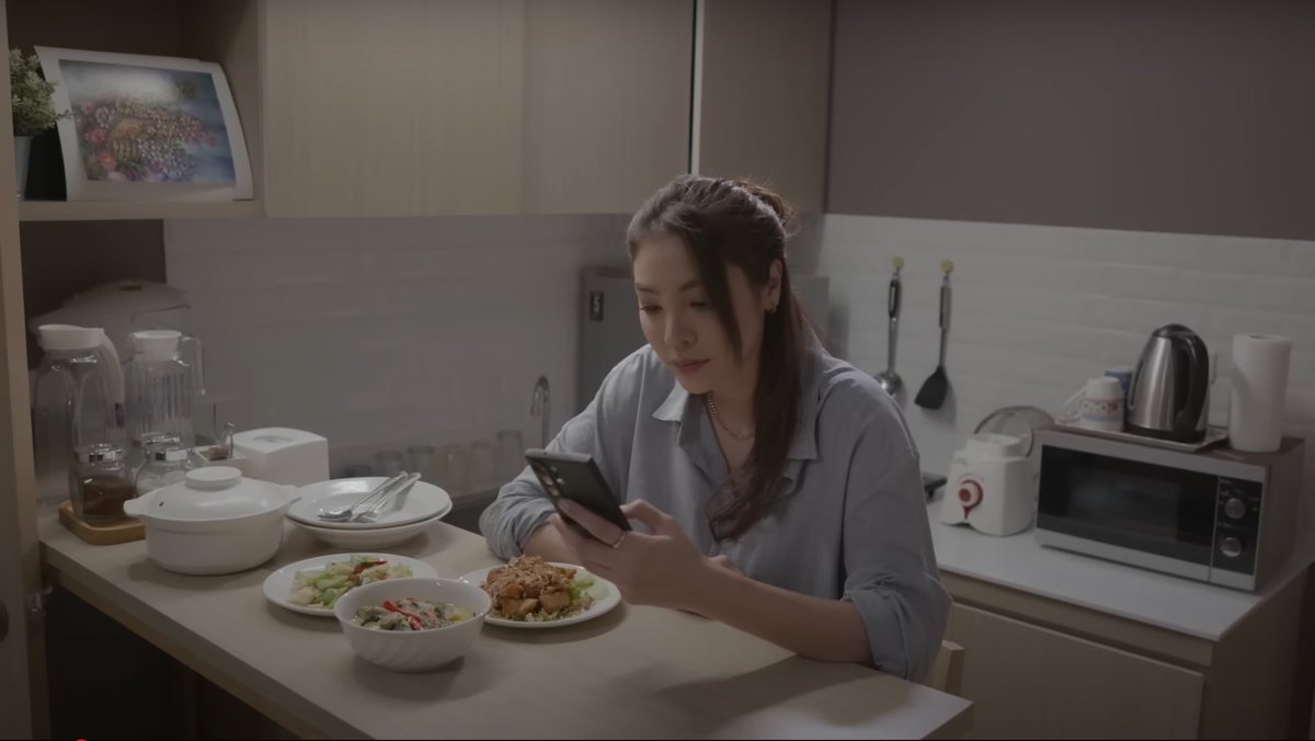 kroofontutor's tweet photo. สวัสดีตอนเย็นค่ะ นี่เลยฟิวส์รอแฟนกินข้าว ถ้าน้องโยไม่ว่าง มาชวนครูได้นะคะ 😁

Day 7 - Post your favorite 
Khun Nueng Characteristic.💛

A JOURNEY OF MALISORN
#FayeAppreciationWeek #FayePeraya https://t.co/gDrried1NG