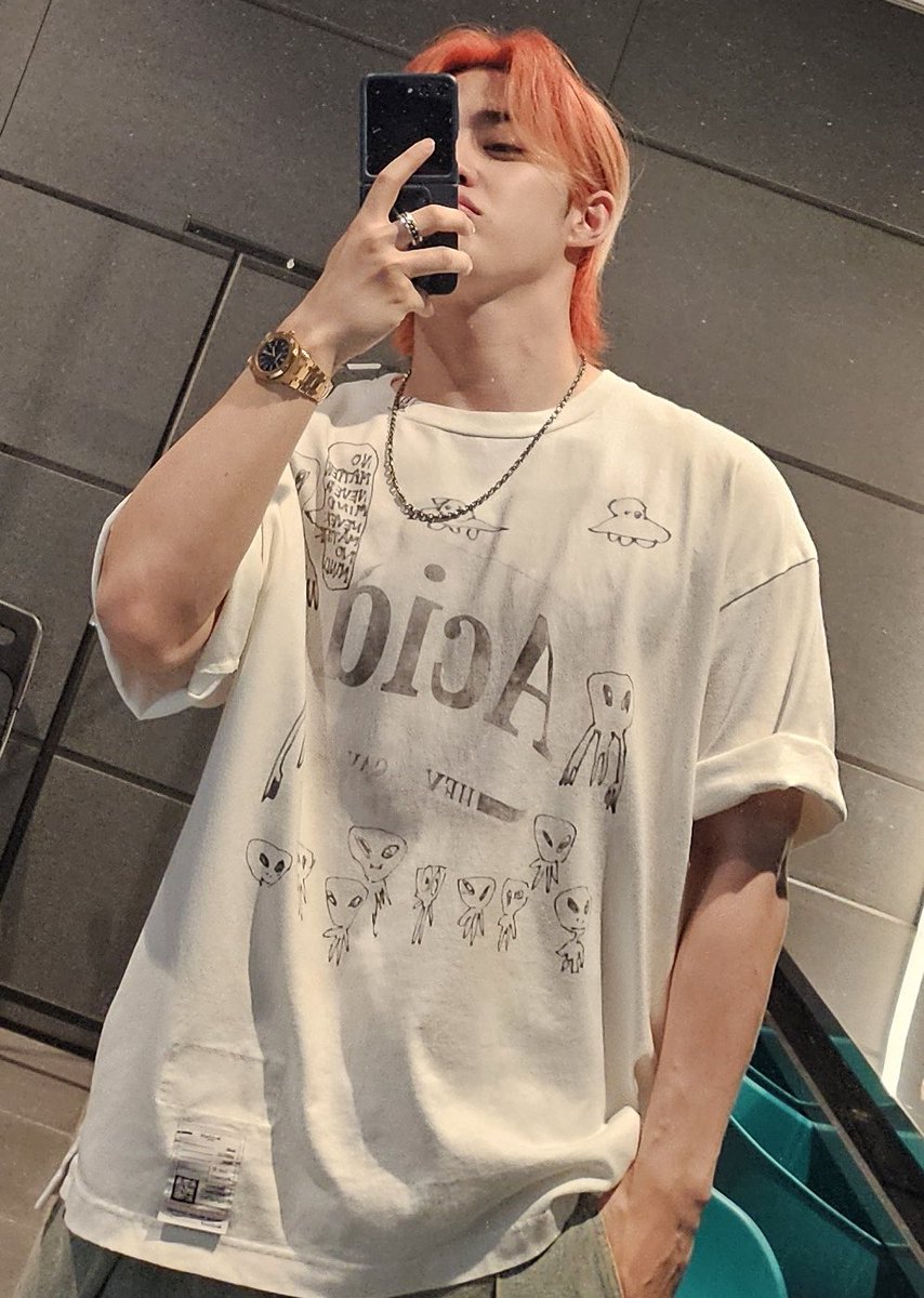 misisniwons's tweet image. still not over this… MAN the rings, the watch, the chain necklace… and his arms