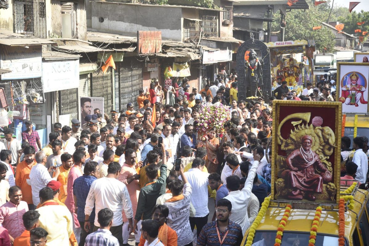 कुर्ला बैलबाजार परिसरात श्री राम महोत्सव समिति द्वारा आयोजित श्री रामनवमी पालखी सोहळ्याच्या मिरवणुकीत सहभागी होऊन प्रभू श्रीरामांची आरती करत प्रभू श्रीरामांचा आशिर्वाद घेतला.