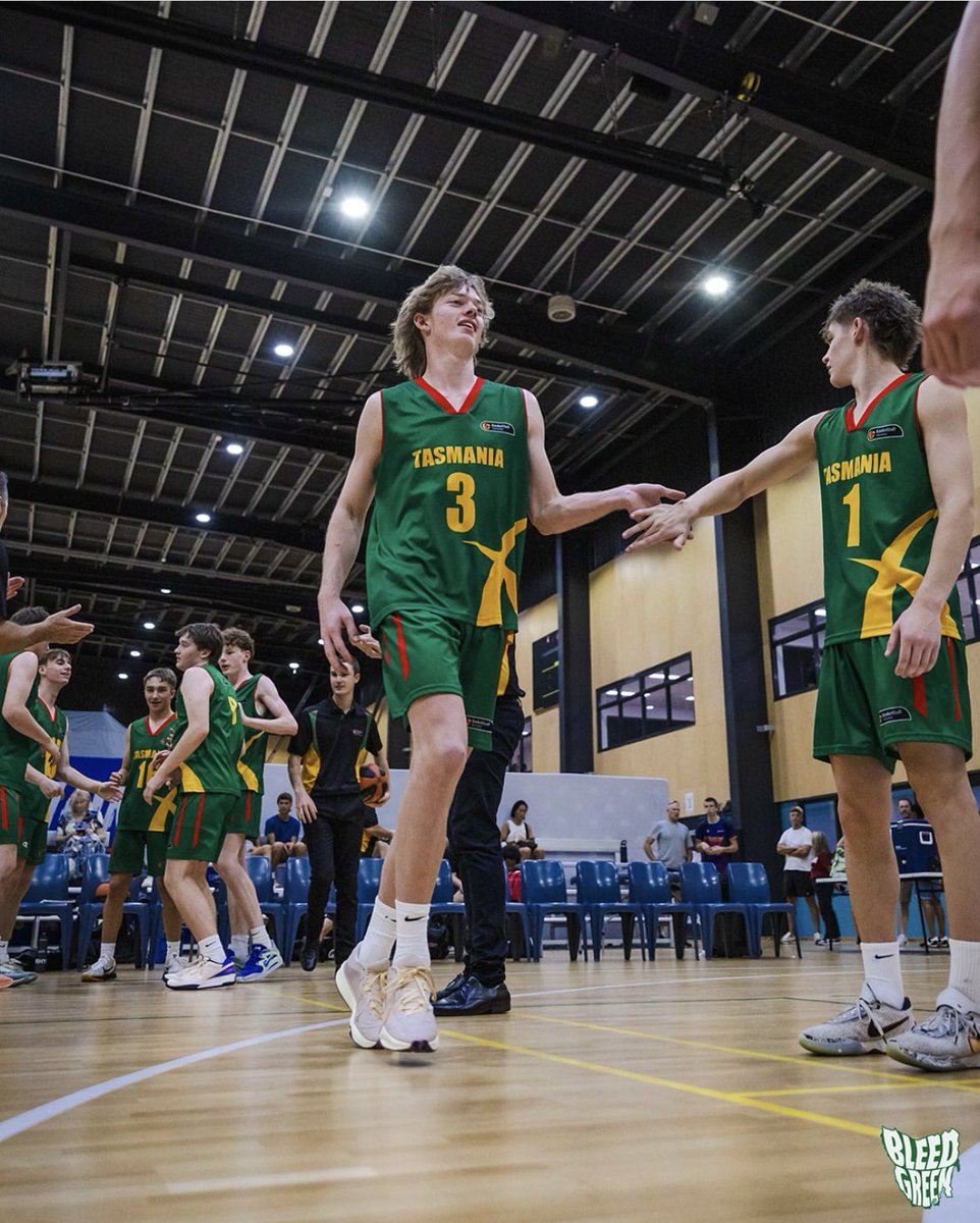 Congratulations to the Tasmanian U18 Women’s and Men’s teams on outstanding performances at the National Championships this week! Well done to all players, coaches, staff, families and supporters on representing Tasmania with pride and Defending the Island! 📸 @Basketball_Tas