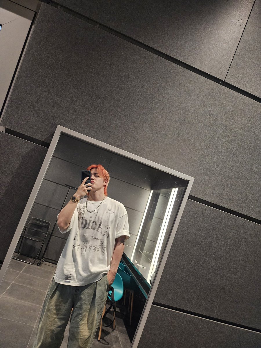 seventeenphil's tweet photo. 241404 #SEVENTEEN #SCOUPS Weverse Update

“Daddu is home once again 🍒”

🔗 https://t.co/1E65CC8jI8

- 🦋 https://t.co/wHJOf6HXCM