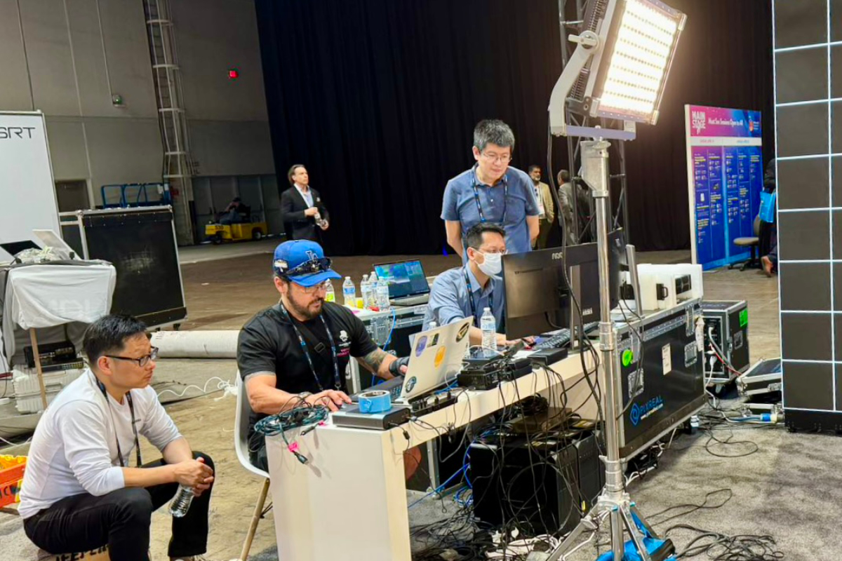 7dvisiontech's tweet image. Behind the scenes at @NABShow . If you are coming today, be sure to checkout our virtual production solution in action at central hall booth C2646, powered by @7dvisiontech, #PIXREAL,  #MandrakeStudios and HTC VIVE Mars.

#NAB2024 #NABShow #VirtualProduction #XR