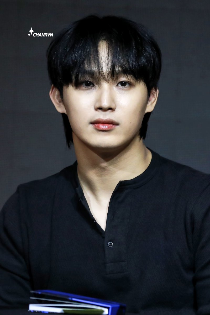 CHANRVN's tweet photo. 240413 프롬 팬사인회

𝐈 𝐥𝐨𝐯𝐞 𝐲𝐨𝐮 𝐭𝐨 𝐭𝐡𝐞 𝐦𝐨𝐨𝐧 𝐚𝐧𝐝 𝐛𝐚𝐜𝐤 🚀

#비투비 #BTOB #임현식 #현식 https://t.co/aGBEq1P8BH