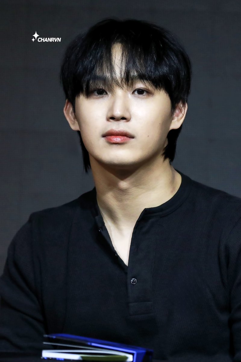 CHANRVN's tweet photo. 240413 프롬 팬사인회

𝐈 𝐥𝐨𝐯𝐞 𝐲𝐨𝐮 𝐭𝐨 𝐭𝐡𝐞 𝐦𝐨𝐨𝐧 𝐚𝐧𝐝 𝐛𝐚𝐜𝐤 🚀

#비투비 #BTOB #임현식 #현식 https://t.co/aGBEq1P8BH