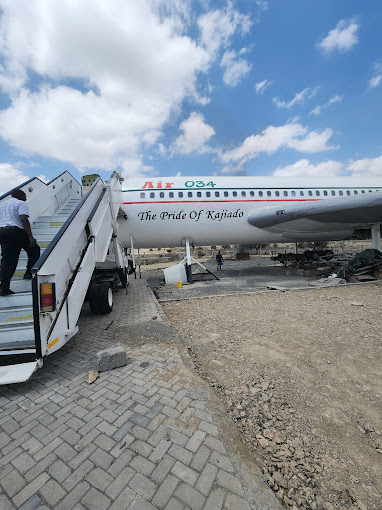 DaviesKinanga's tweet photo. 10 Best Places to Visit out of Nairobi on a SUNDAY.

1. Club 034, Kitengela
Hosted in an old Boeing 707 with a seating capacity of 200 passengers. The waiters &amp; waitresses are dressed in Aircrew Uniform as they serve drinks &amp; Nyama Choma

CHECK OUT 👉https://t.co/MUKsnDubPz https://t.co/OKOz0SO9tI