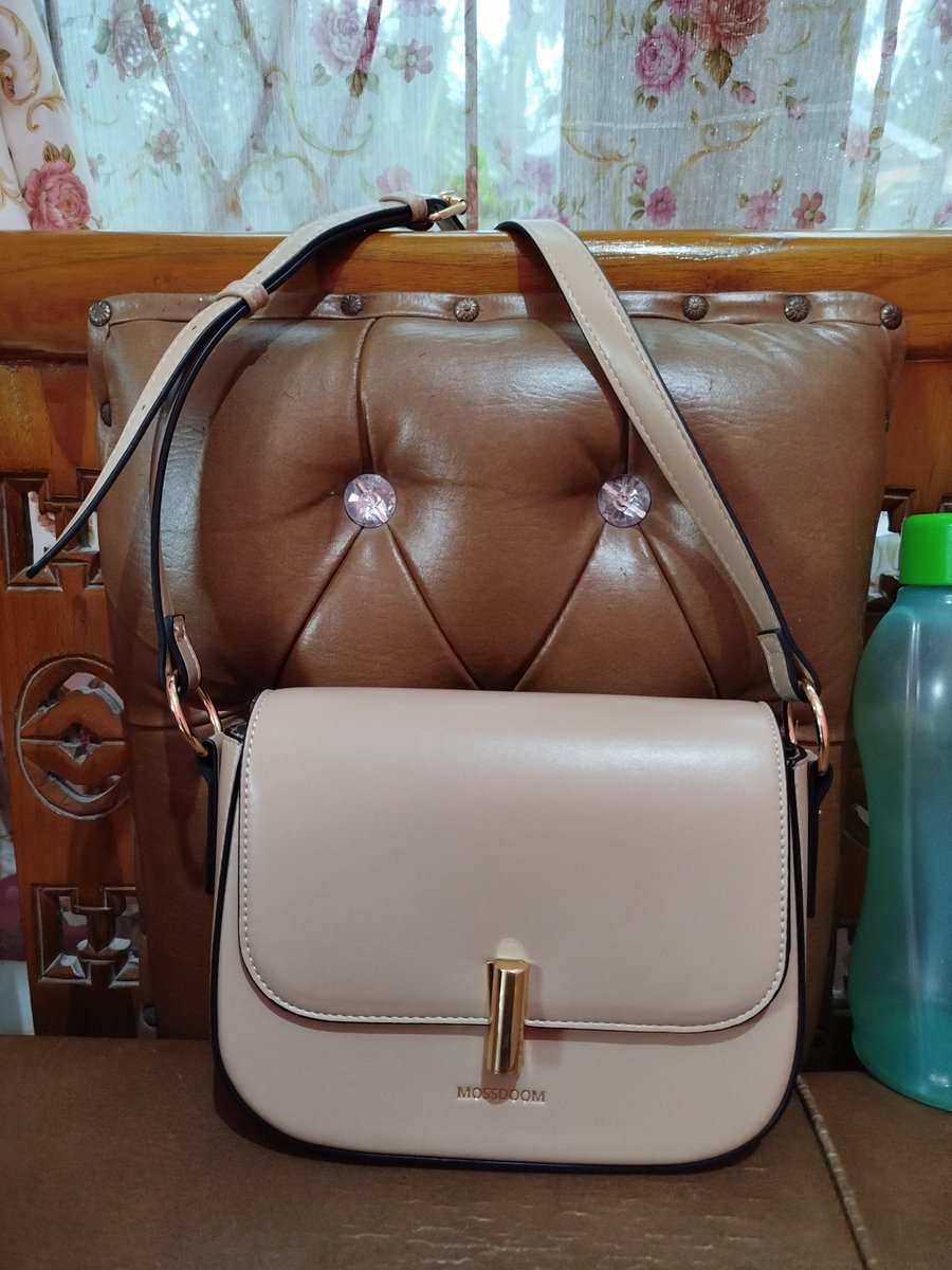 Riani_11_'s tweet photo. Slingbag kesayangan aku, tas selempang ini tuh bener bener bagus banget, sangat sangat gak nyesel beli tas ini, bahannya bagus banget, untuk acara santai bisa, untuk acara formal juga bisa

Link Shopee : https://t.co/HlcPESLogm https://t.co/UveG8LugPt