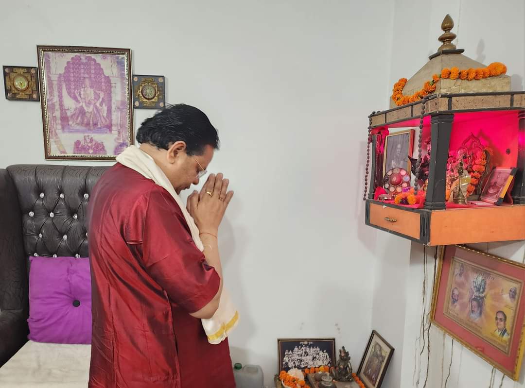 !! Red from the gallery !!

During Navratri prayers at Mukut Tower Residence at Lucknow..