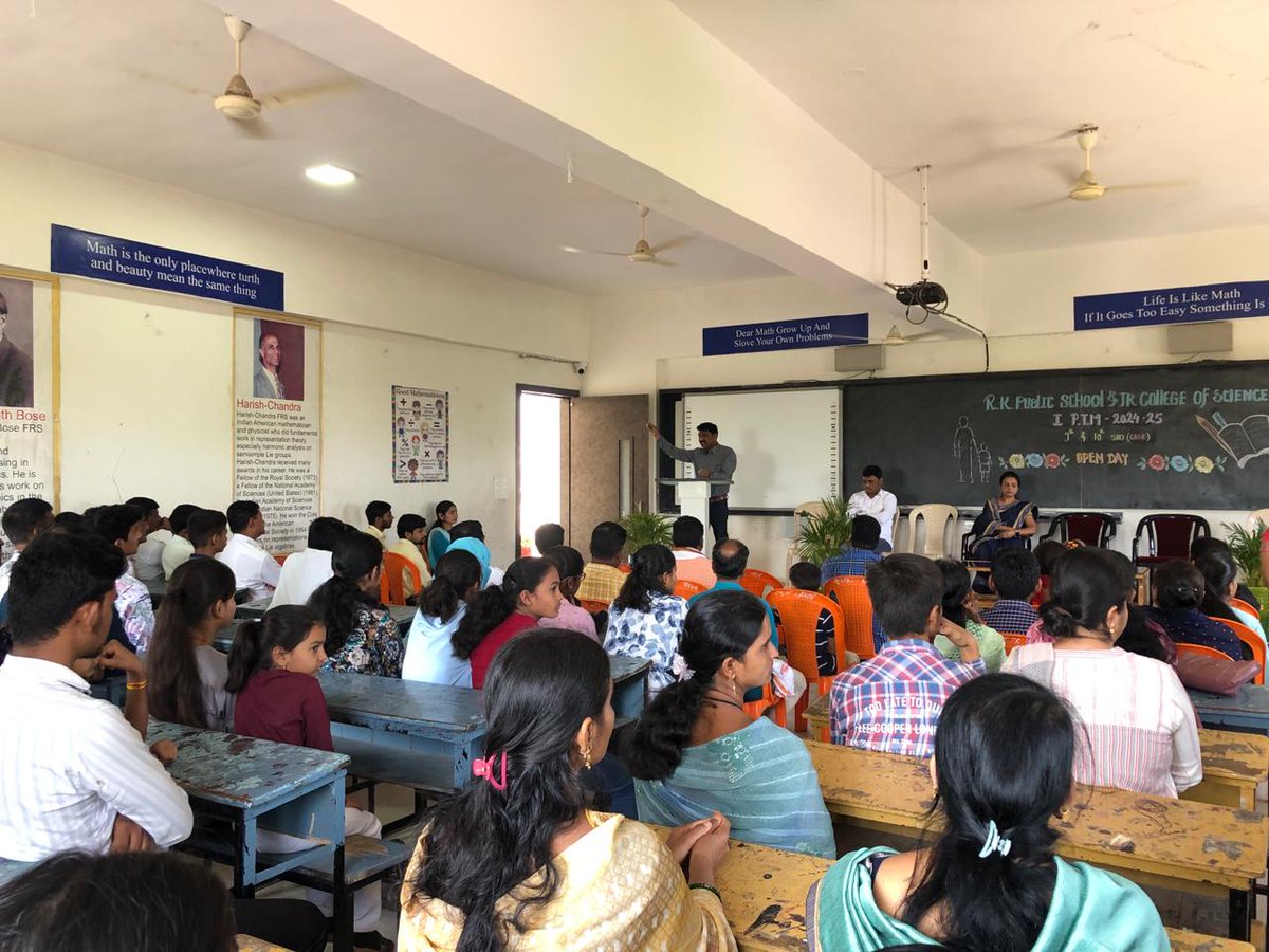 Class 9th & 10th ( #CBSE ) #Parent teacher meet organised by R.K. Public School & Jr. College of Science, Georai . In this meet Prof. R.K. Chalak sir talk with parents on accademic planing, exam schedule,National curriculum, & students personal developments . #cbse #education