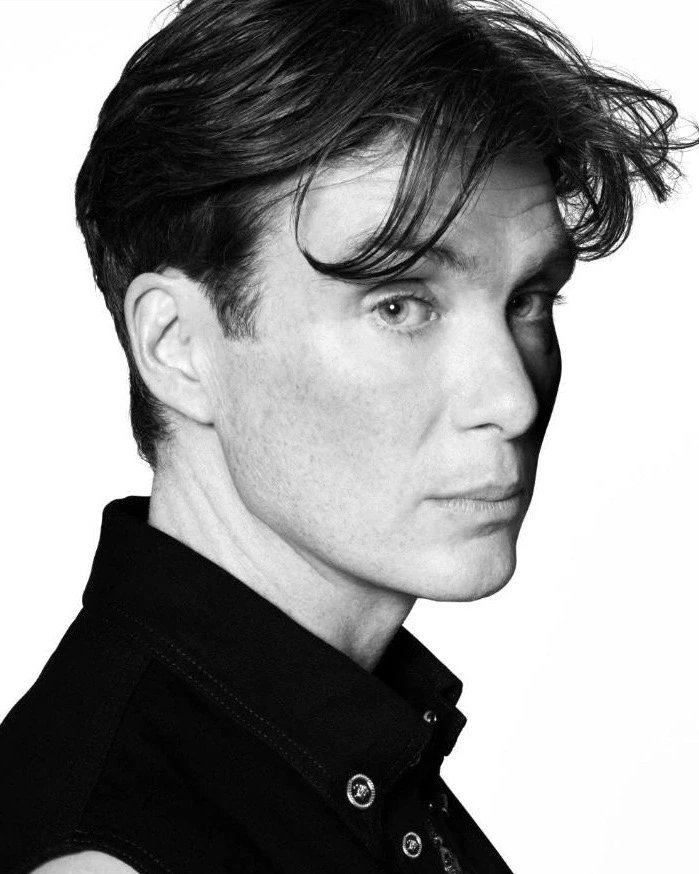 acareimon's tweet photo. El actor Cillian Murphy protagoniza la campaña de Versace Icons de esta temporada, un lujo!

#cillianmurphy #actors #highfashionmen #men #actor #Photographer 

https://t.co/sXA6uJqWyJ https://t.co/Vt17U0K4ij