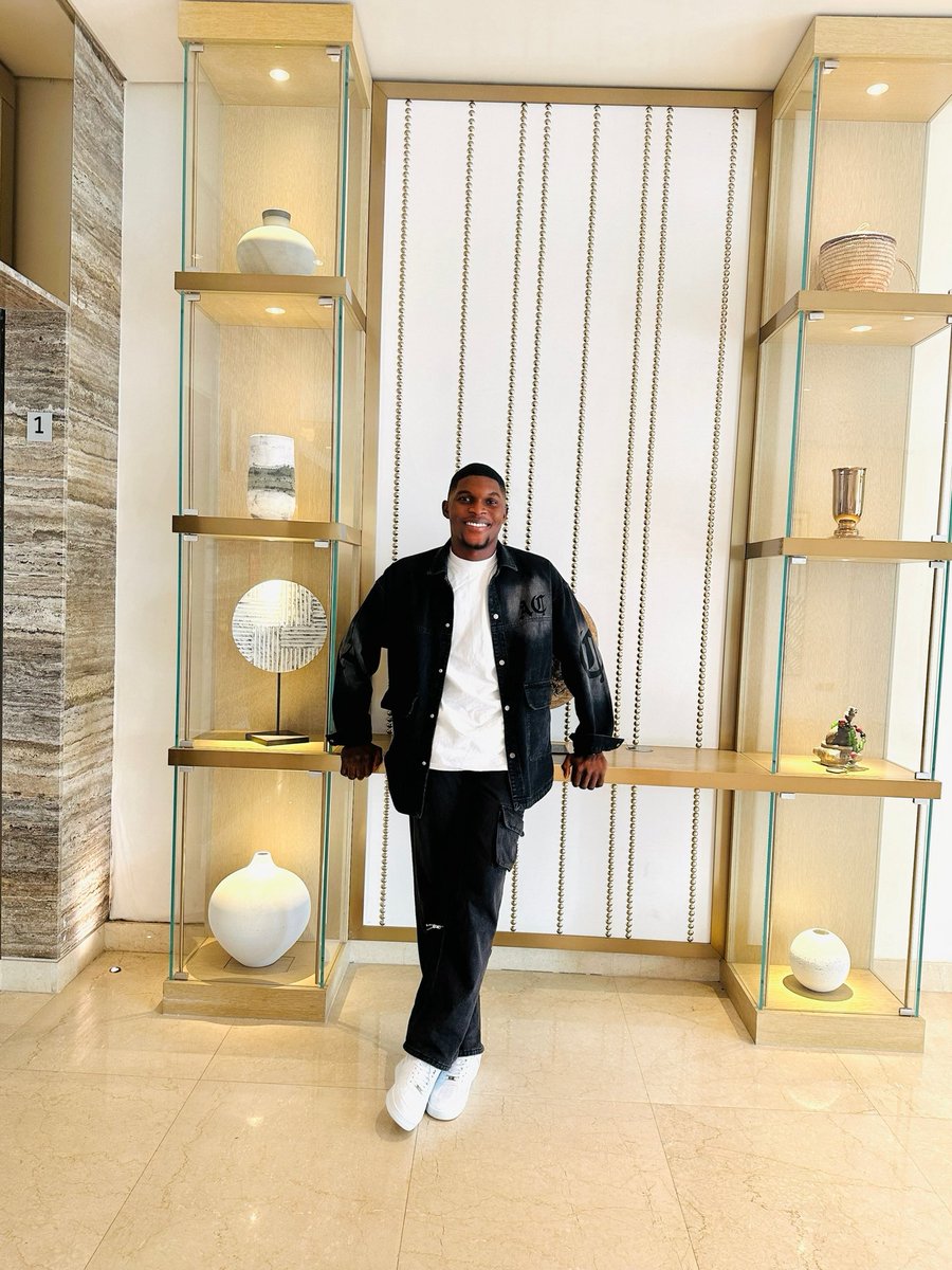 mrbluemax's tweet photo. Grateful for another year of laughter, love, and cherished memories ✨. Happy birthday to me 🎂❤️ https://t.co/rKy3E9SxQ1