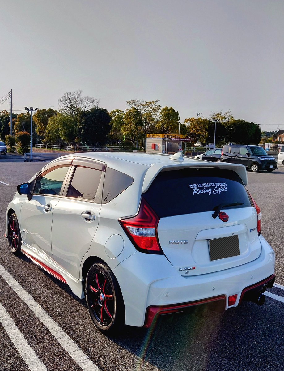 Yasuteru_Kojima's tweet photo. 電車で小旅行して戻ってきたら、洗車コーティングちょうど良いタイミングで終わってました✨🚘

#日産ノート #ノートニスモ #NOTENISMO #NISMO https://t.co/PM2LgbPZO7