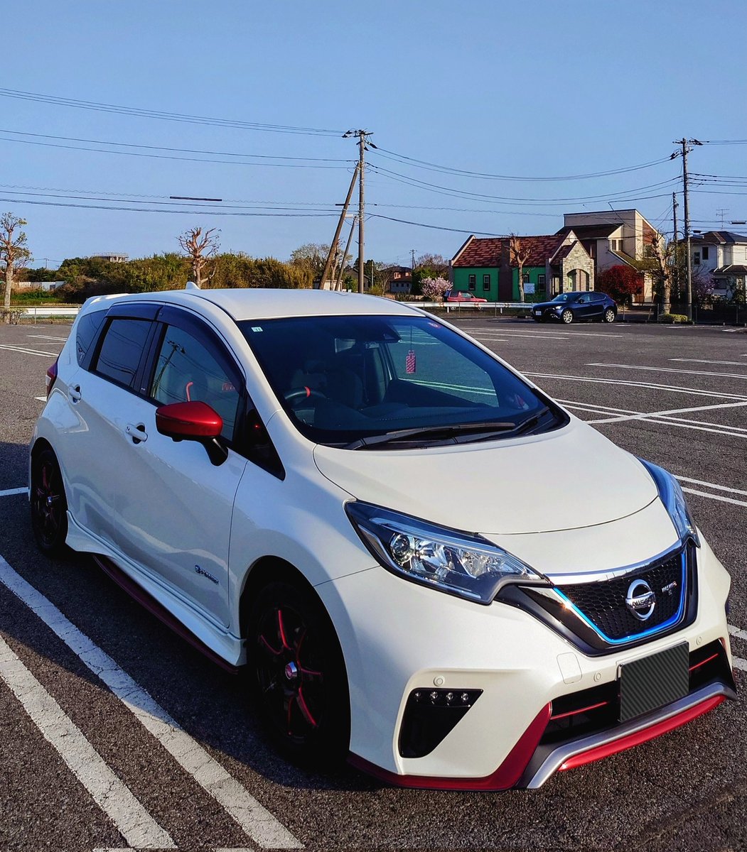 Yasuteru_Kojima's tweet photo. 電車で小旅行して戻ってきたら、洗車コーティングちょうど良いタイミングで終わってました✨🚘

#日産ノート #ノートニスモ #NOTENISMO #NISMO https://t.co/PM2LgbPZO7