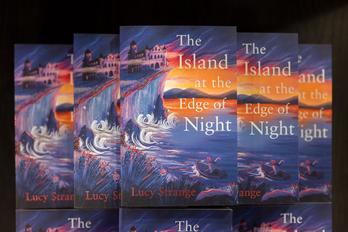 I've been having the BEST time celebrating the launch of The Island at the Edge of Night!! Huge thanks and love to @chickenhsebooks @LollyPopPR @WaterstonesEC3 @WaterstonesRose and all you wonderful booklovers who have bought / enjoyed / reviewed it!! Photos by Jaynie Heckel 🧡