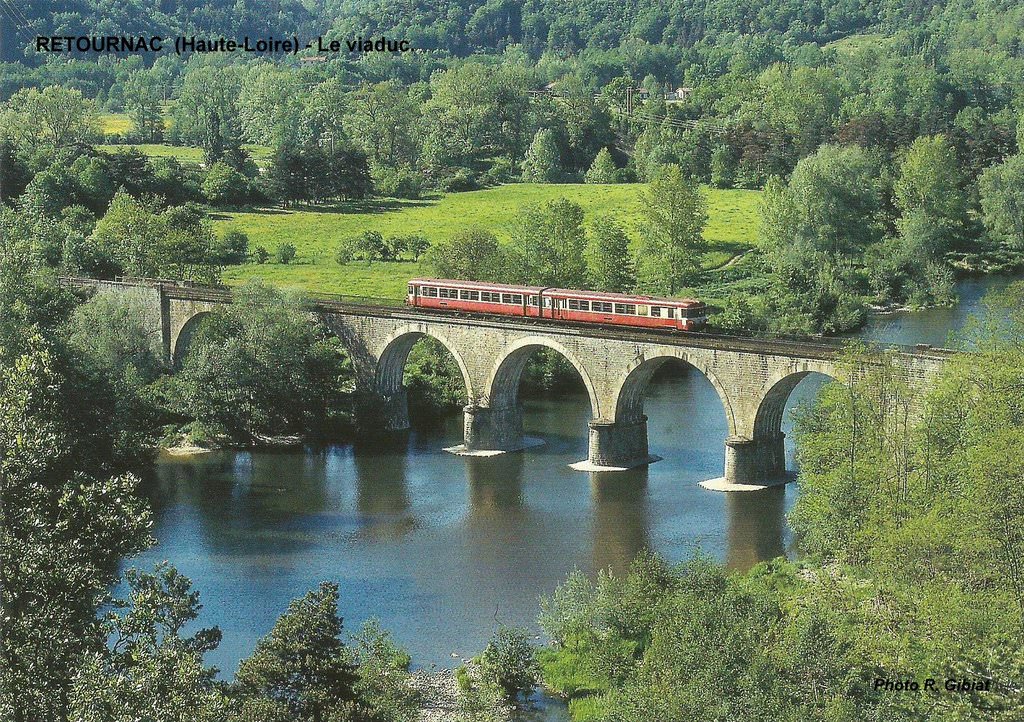 CheminsdeFerTC's tweet photo. Ce que ces #EAD =>#X4500 ont marqué l'ambiance ferroviaire des lignes capillaires jusqu'à l'apparition des AGC et autre A TER... Ici à #Retournac (43) entre Saint-Etienne et Le Puy sur le pont qui permet de franchir la Loire en 05-04.
Auteur: R. Gibiat par https://t.co/mBmaMBtHnE https://t.co/g5eCgMHfpt