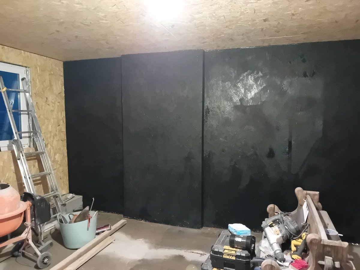 mouse_workshop's tweet image. I wanted to make a feature wall in the workshop, so I went for a pallet wood wall. I painted the OSB black behind the wall to help hide any gaps. I varied wood stains and then gave three coats of satin varnish. #workshop #palletwood