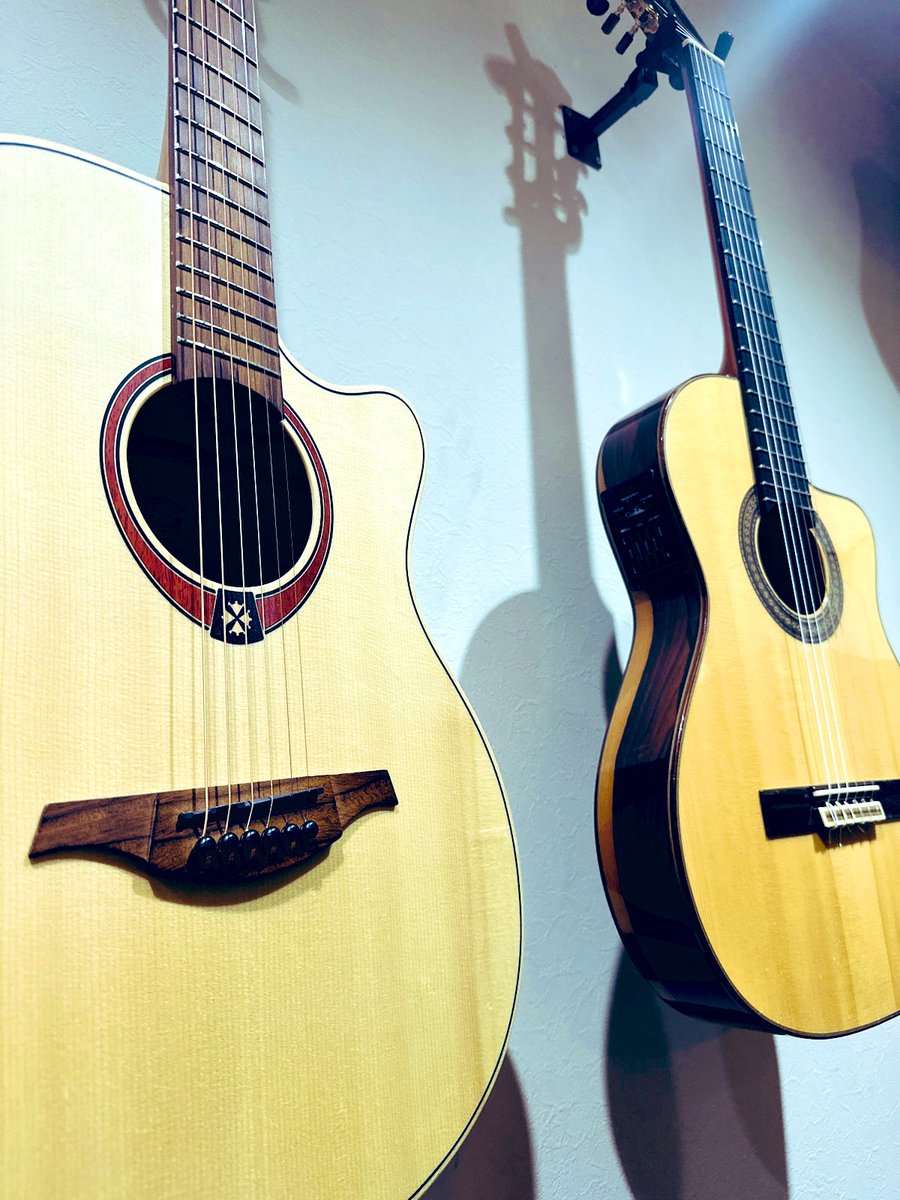 voicelabo_info's tweet photo. 本日もギターレッスン🎸
趣味でも、 LIVE前の調整でもなんでも大丈夫です‼︎
まずは体験レッスンいかがですか?
#札幌
#VoiceLabo
#ボイストレーニングコース
#ギターレッスンコース
#無料体験実施中
#生徒様大募集
#拡散希望 https://t.co/Nmy9QP9LGc