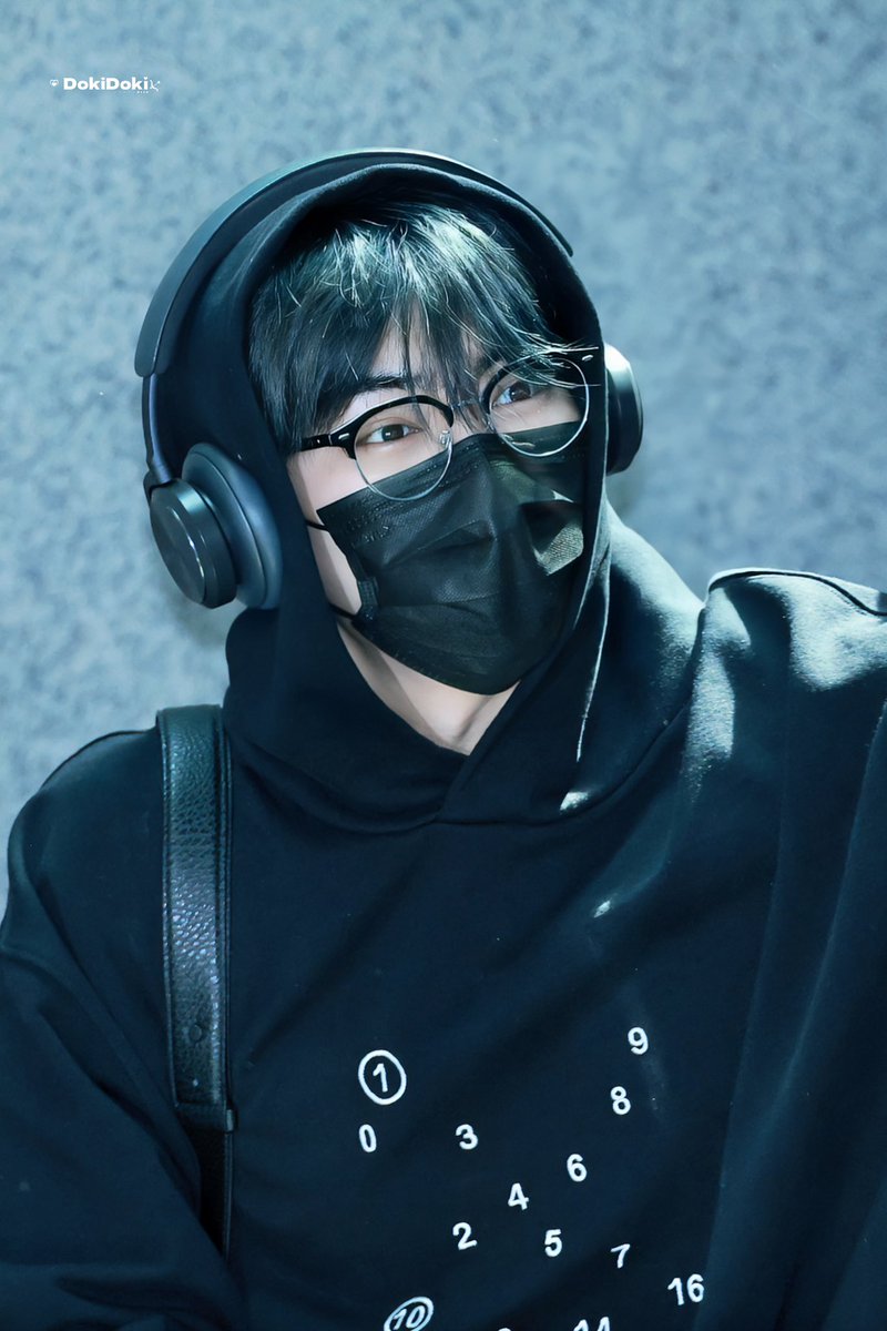 DokiDoki_0110's tweet photo. 240414 ICN 입국 HQ

#박건욱 #PARKGUNWOOK #パクゴヌク #朴乾煜 #제베원 #제로베이스원 #ZEROBASEONE #ZB1 https://t.co/Wg0Rj2flKG