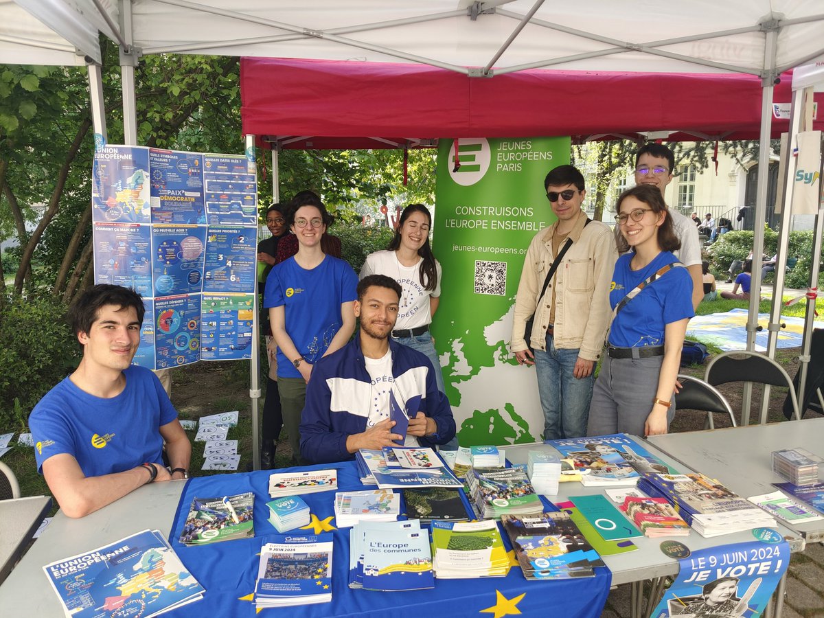 Nous étions hier à la fête de la jeunesse organisée par @Mairiedu20 au Pavillon Carré Baudouin ✨ L'occasion pour nous de vous rappeler que les élections européennes arrivent bientôt ! Toi aussi, le 9 juin, tu votes? 🇪🇺 @europepourdebon