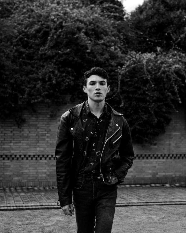 revistaSandro's tweet photo. 🖤IN BLACK | Revista SANDRO 🖤

Modelo: Gabriel Molano  
Fotógrafos: @ fidelchung @ joseveiraphoto AH The Photography 
.
.
#photographer  #modelo #portrait #modahombre #hombres #man #photo #fashion #male #Portrait  @acareimon https://t.co/dC1U8XFadH https://t.co/sDbn3bTSpg