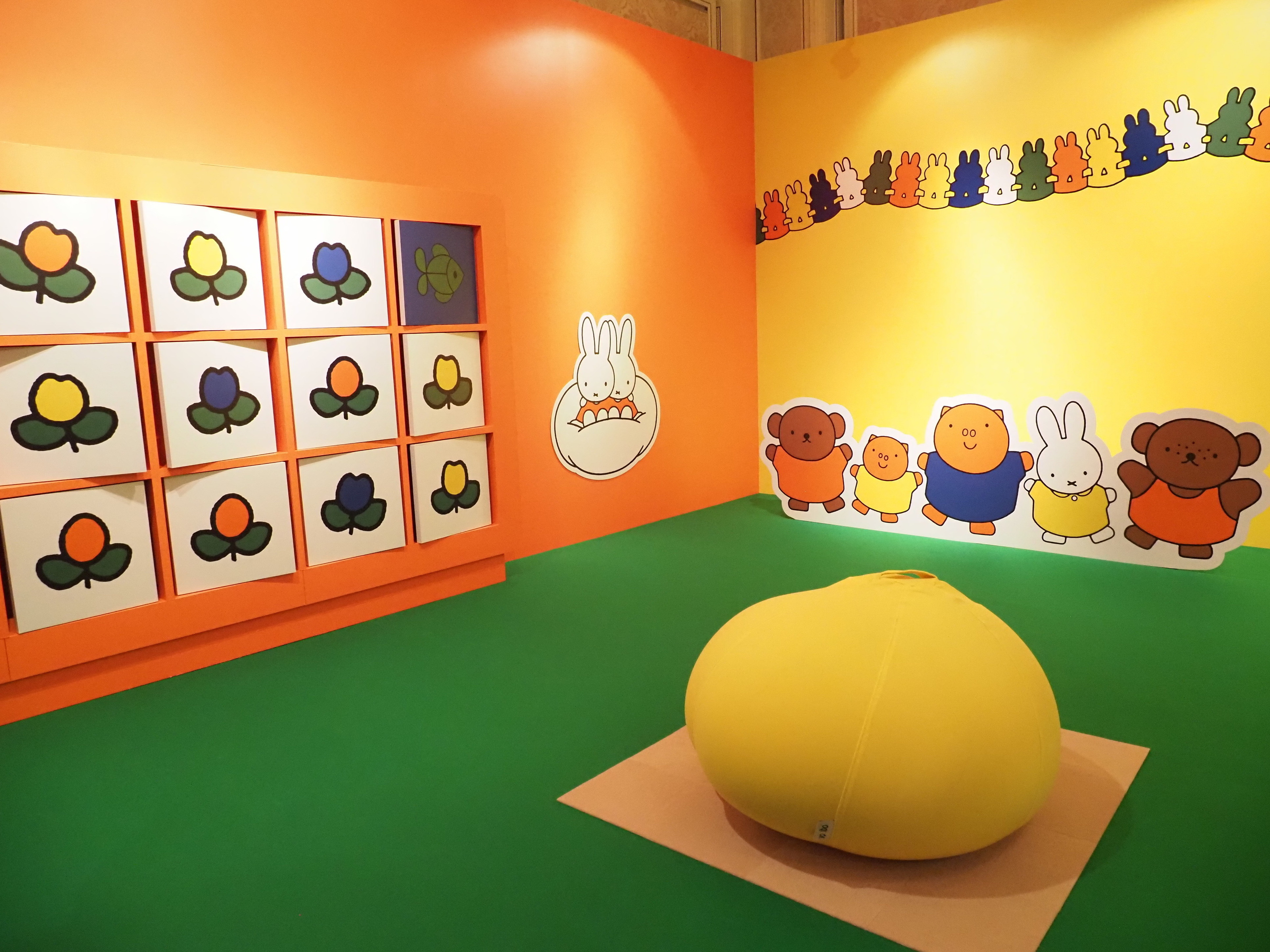 ディックブルーナ Treats Exhibition (ミッフィ) ポスター