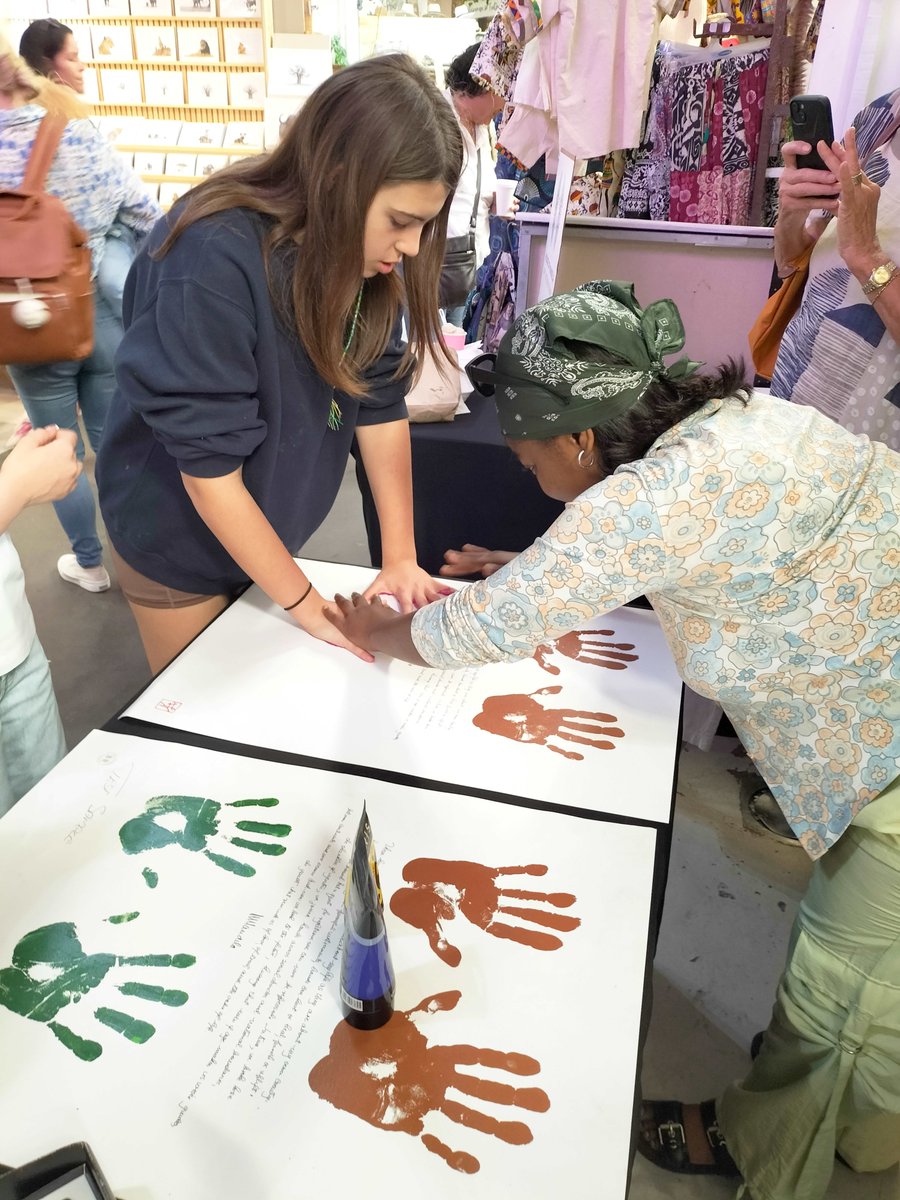 Spend your Sunday soaking in the vibrant vibes at Intle Art, the heart of our community's youth project at Bay Harbour Market, Hout Bay. 🌈✨ It's not just an afternoon; it's a journey through creativity and inspiration. 

#IntleArt #BayHarbourMarket