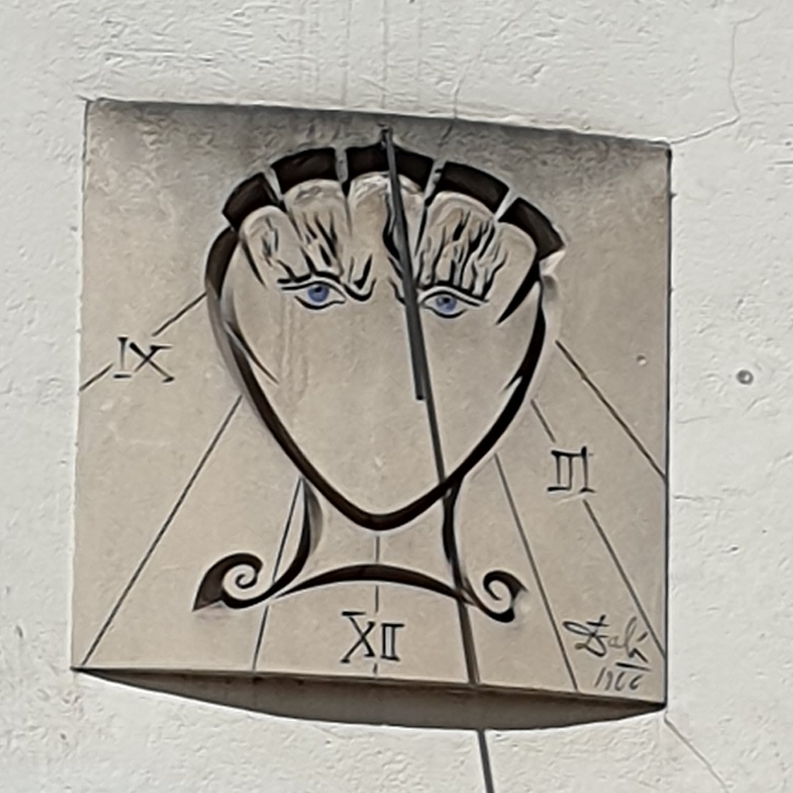 Ritztomar20's tweet photo. @DailyPicTheme2 Dali's sundial https://t.co/2QENFNYAua