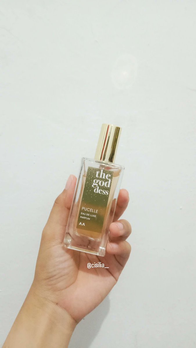 cisilia__'s tweet photo. @ohmybeautybank ini wanginya cewe banget nder, awet juga dipake seharian &amp; tentunya harganya gak mahal,  paket lengkap dah 🥹❤️

oh iya pernah juga pas²an sama orang langsung tau parfumnya dia pake ini, karna emang sewangi itu 🥹🥹
https://t.co/Mgm8wKzocp https://t.co/c1eaLQ1xFT