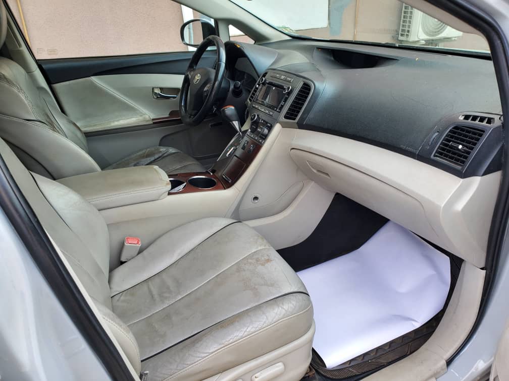 Emsotec_Autoz's tweet photo. Registered 2010 Venza, keyless ignition, power boot, double  panoramic roof, reverse camera, 6plugs, firm legs, good tyres.

 N.B: Bought brand-new, &amp; all documents are intact. 

10.2m  
Amuwo Odofin Lagos
08063178870

Northern Nigeria / Nigerian Army / Olamide Fanta Travis Naira https://t.co/s51LQtpJUS