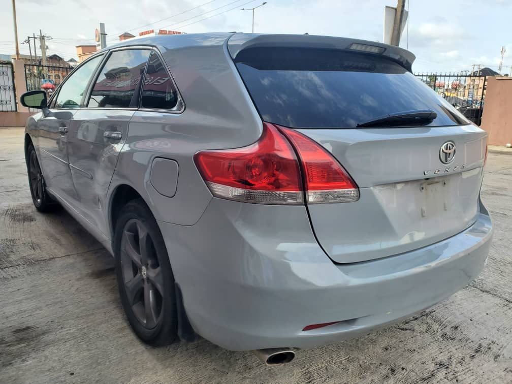 Emsotec_Autoz's tweet photo. Registered 2010 Venza, keyless ignition, power boot, double  panoramic roof, reverse camera, 6plugs, firm legs, good tyres.

 N.B: Bought brand-new, &amp; all documents are intact. 

10.2m  
Amuwo Odofin Lagos
08063178870

Northern Nigeria / Nigerian Army / Olamide Fanta Travis Naira https://t.co/s51LQtpJUS