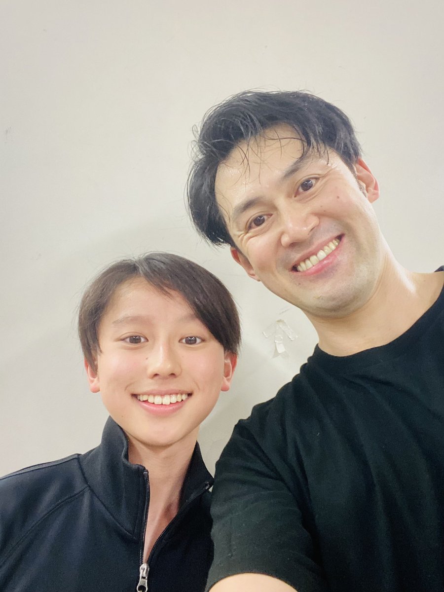 PINKDOKURO2020's tweet photo. 本日のミュージカル　#王様と私
チェラロンコン王子役は前田武蔵くん
ルイス役は田中誠人くんでした。朝から稽古場での歌稽古を聴いてウルっと。武蔵君とは2年前に『夏の夜の夢』でご一緒してて当時からオーラが凄かったけどめちゃくちゃ素晴らしい俳優に成長してて感激！誠人くんも芝居も歌も最高！！ https://t.co/FVHXDXGimc