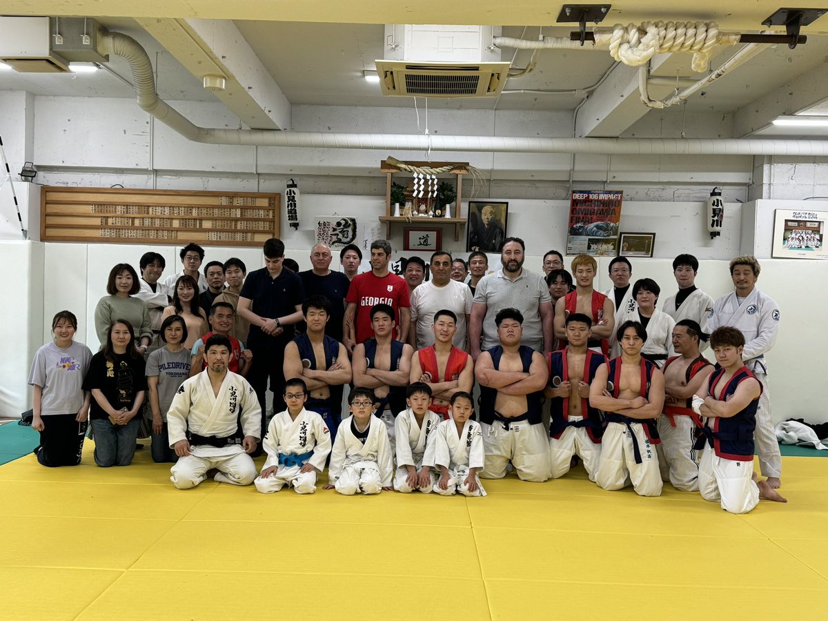 TeimurazLezhava's tweet photo. 栃ノ心のご尽力によって、日本にチダオバがご紹介され、格闘技分野における新しい交流の始まりです🇬🇪🇯🇵

チダオバはユネスコ無形文化遺産にも登録されているジョージアの国技です。

このような機会の創出にご協力頂いた小見川道場に特別感謝です🥋 https://t.co/H9mkJY46pA