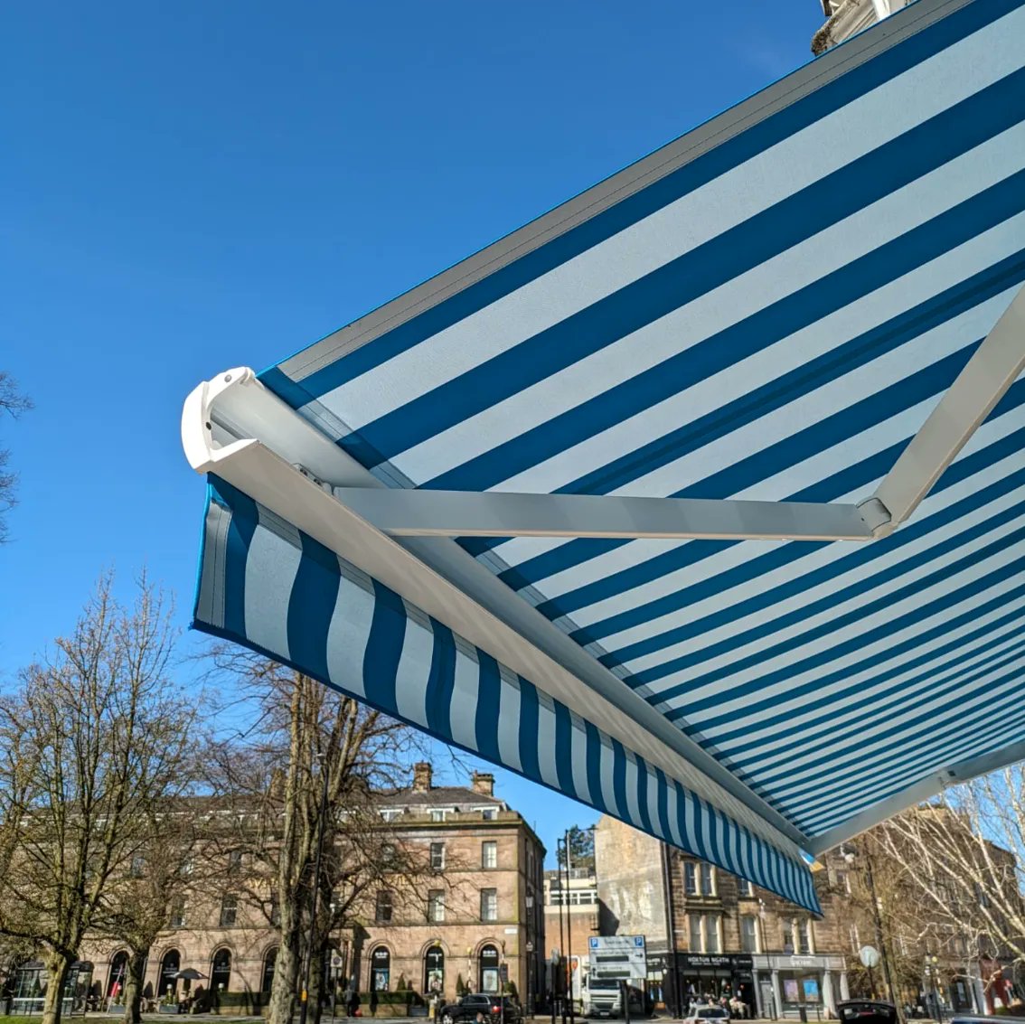 Happy sunny Sunday everyone 😬👋☀️We'll be open with our awning out in 3 hours and 3 minutes! Open 12pm-4pm every Sunday & 10am-5pm every other day so do pop in to see beautiful books and knowledgeable booksellers! 👋📚 Plus Harrogate is gorgeous for a wander in the sunshine 😍☀️