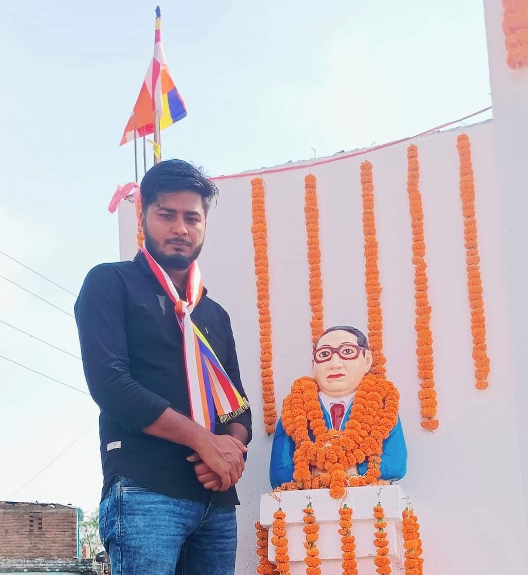 PratikVoiceObc's tweet photo. बंदूक से ज़्यादा विचार घातक होते हैं, बंदूक देना आसान है किन्तु बुद्धि देना कठिन।
~ डॉ. भीमराव अम्बेडकर https://t.co/G3mOxx6psk
