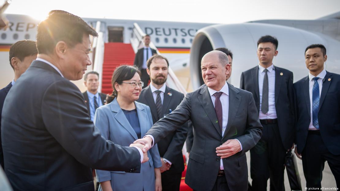 Олаф Шольц утром 14 апреля прибыл в Китай, в котором в Германии видят и партнера, и соперника. Визит важный - это будет самой длительной зарубежной поездкой Шольца в одну страну с момента его вступления в должность канцлера. Предстоят непростые переговоры на фоне разногласий…