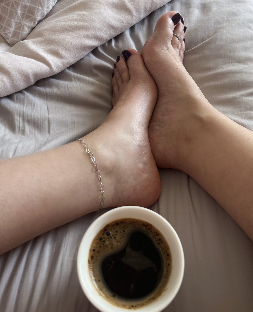 Good morning Twitter world 😘 My perfect Sunday mornings call for coffee in bed, followed by a full English 🤤 What’s your perfect Sunday morning look like?