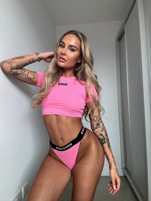 Pink to make the boys wink @Brazzers 💕 https://t.co/Uh5zC4nCPX<a class="tags" href="/tag/brazzers">@brazzers</a>