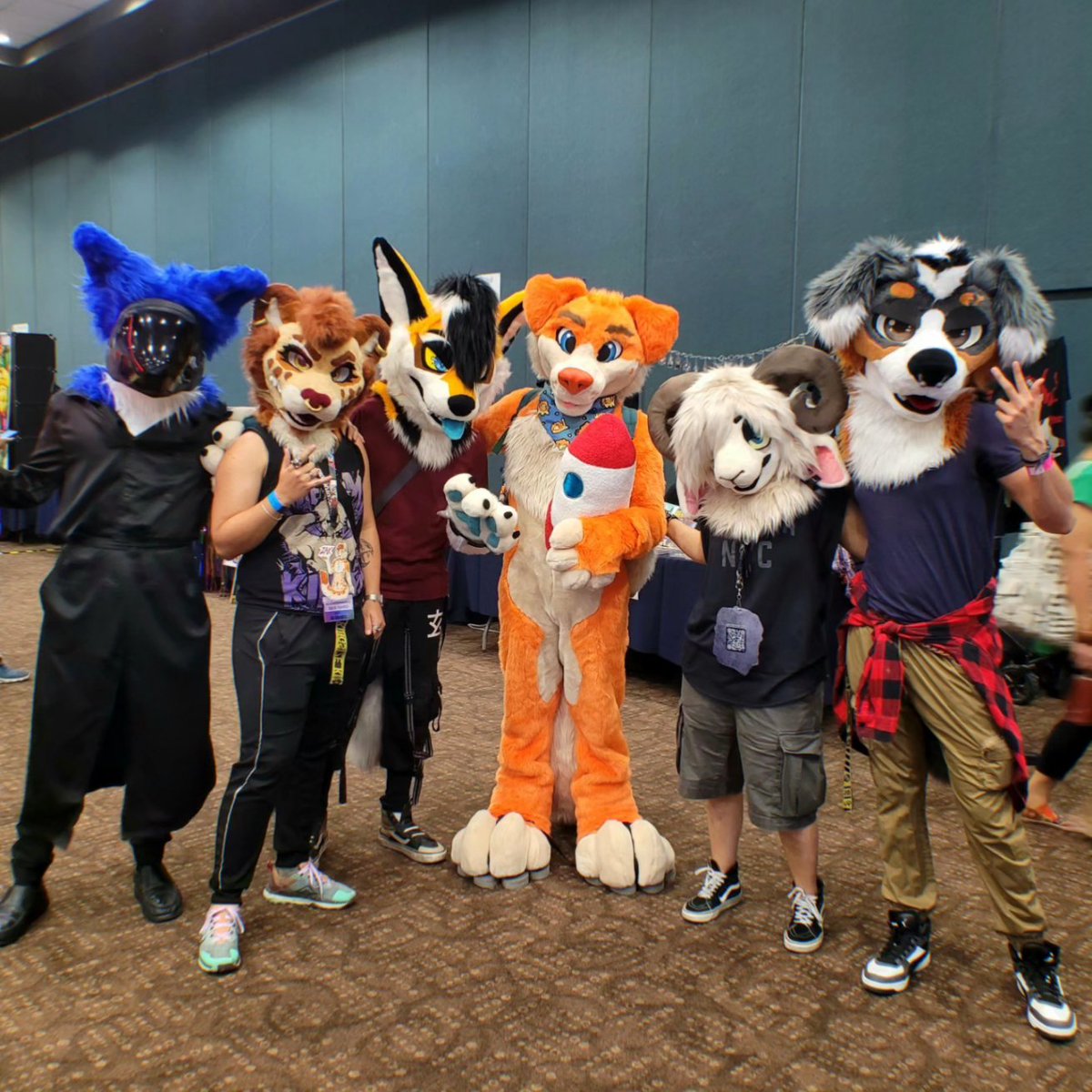 Mercadowo Vol 3 !!
Happy #FursuitFriday !!
#FursuitEveryday 

#protogen