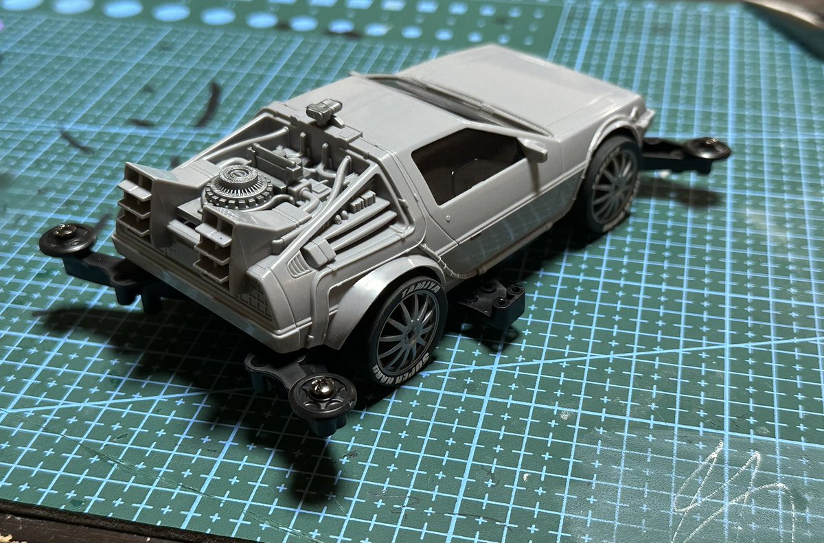 Mr_Toshi104's tweet photo. デロリアンミニ四駆初号完成✨

3Dプリンターでボディ乗せるアダプター作って最新のMAシャーシに搭載 https://t.co/tWk0oso8P0