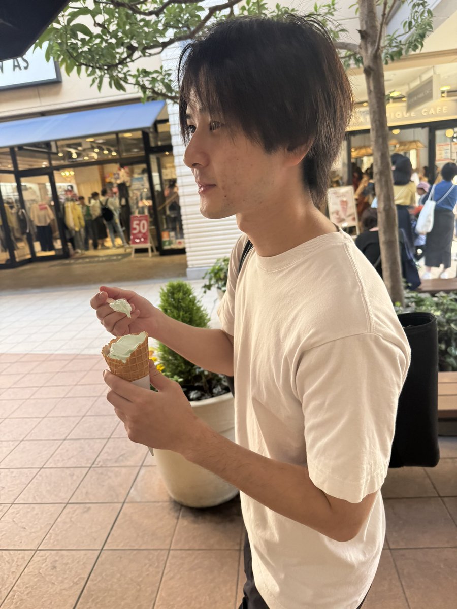 chanfoo_NFT's tweet photo. カスとアイス

てぇめーどこみてんだ？ https://t.co/ot2UAHal4R