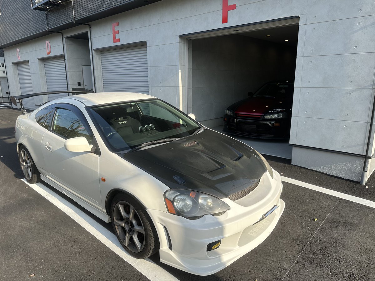 chapachingboy's tweet photo. ということで…
新築のガレージハウスにお引っ越ししました🫣
防犯カメラとセンサーもついてセキュリティ万全👍
いつか自分でも建てれるように頑張ります🥹
みんな遊びに来てね\( ´ω` )/ https://t.co/CNbXa28DMy
