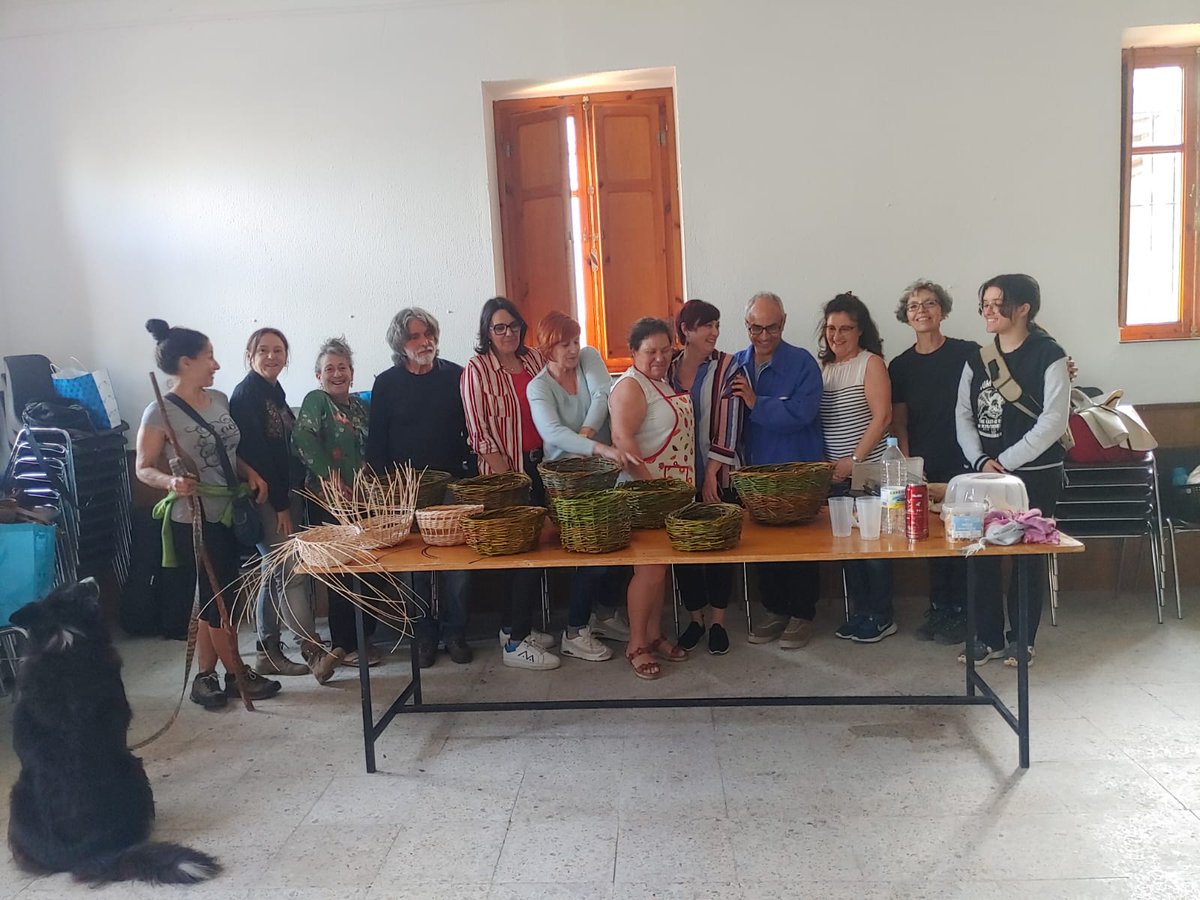 UrbicumAteneo's tweet photo. Taller de recuperación de un arte milenario, #cestería https://t.co/Owz88d3EwR