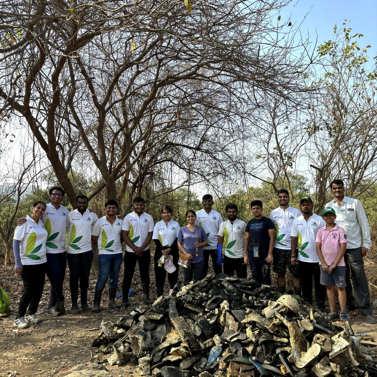 Week 191 #MangroveCleanupDrive Today we Mangrove Soldiers have taken a pledge that we will leave this patch only after completion. This patch is around 400 meters full of Marine debris and stagnant stinking water and it looks like we have lost marine species. #ClimateAction