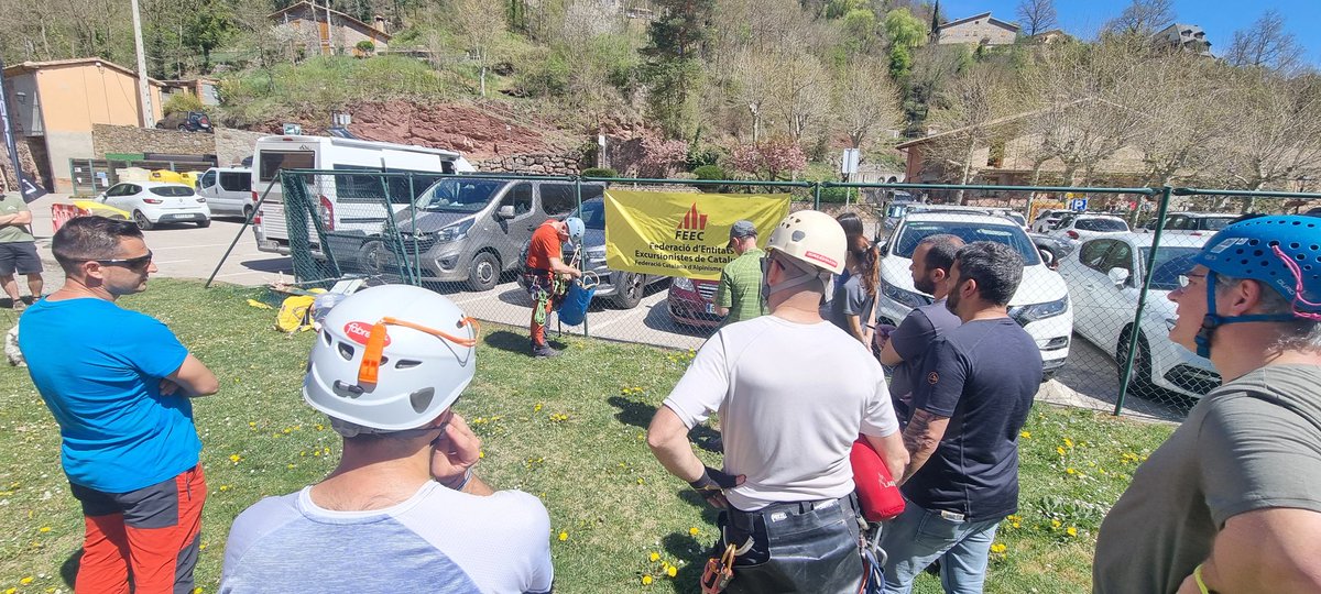 jordimerino75's tweet photo. Cap de setmana de la trobada de Gorgs de la @FEEC_cat a Sant Joan de les Abadesses i a #Ogassa a càrrec de la @UESantJoan
Formació, tallers i xerrades per la bona pràctica del barranquisme a casa nostre
#barrancsFEEC https://t.co/F6X4nTjHk7