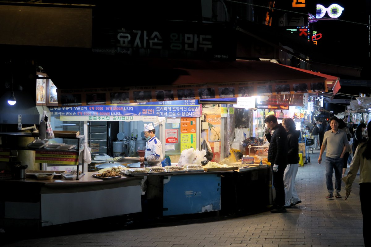 Seoul    .
.
.
#street #photography #photographiederue #streetphoto #streetphotography #photoderue #streetlife #urbanphotography #urbanphoto #spfyourshot #voidtokyo