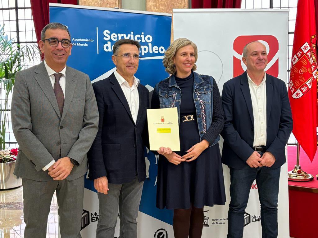 El Ayuntamiento de Murcia y la UMU lanzan un programa de emprendimiento social. Los participantes en ‘Diseñando el mundo que queremos’ aprenderán a identificar problemas sociales y desarrollar modelos de negocio sostenibles, entre otras muchas cosas. centromedios.murcia.es/PUBLICO/NotaPr…