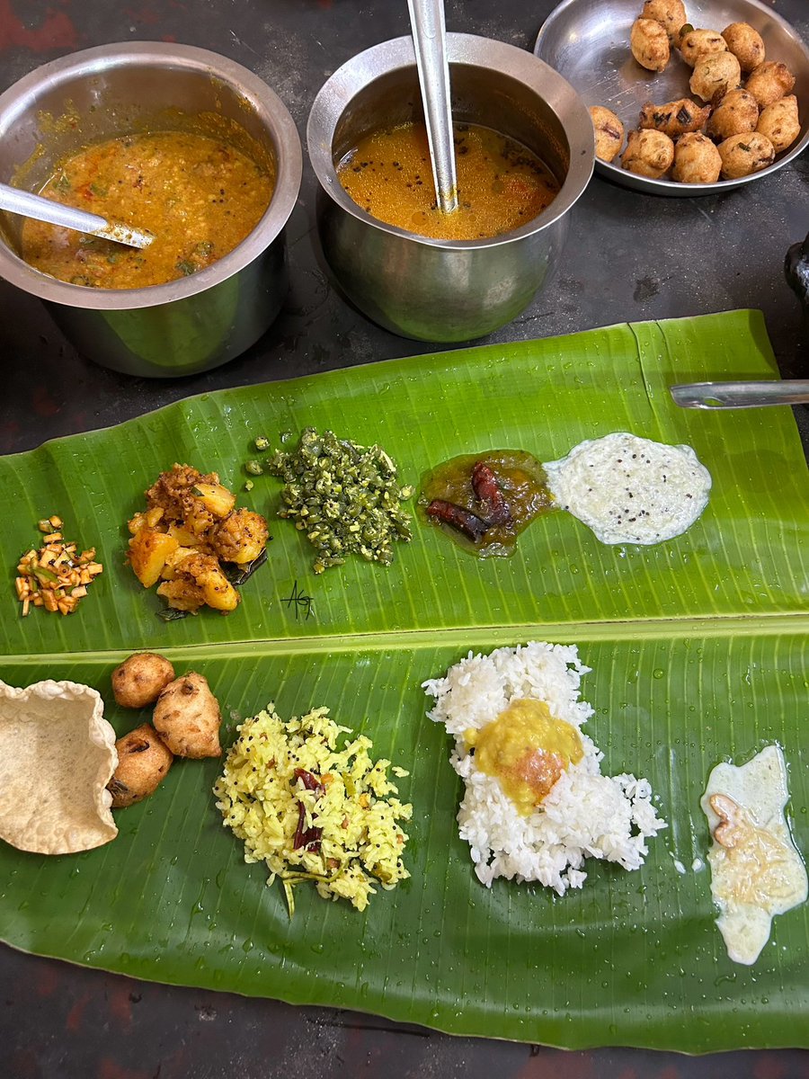 Puthandu Feast! ☺️😊

Nextu, Mala Paambu maadhiri rolling! 😙😄😴

#Foodie #Vegetarian #Puthandu #TamilNewYear #TamilNewYear2024 #TamizhNewYear