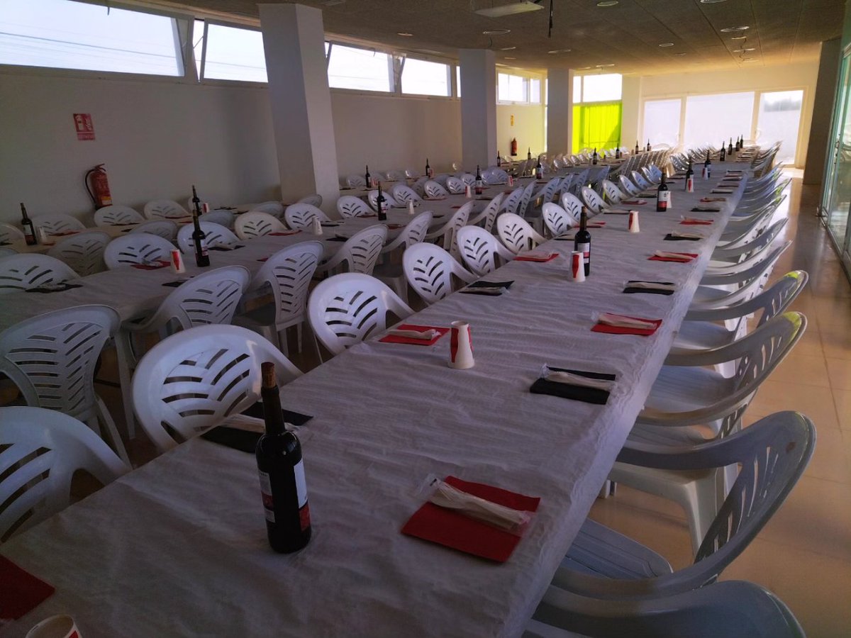 sdformentera's tweet photo. Preparació de la paella 😋😋😋 que compartirem al final del partit tots els socis i seguidors de l'equip. 

Visca el Formentera! https://t.co/HL0U9w8v9O