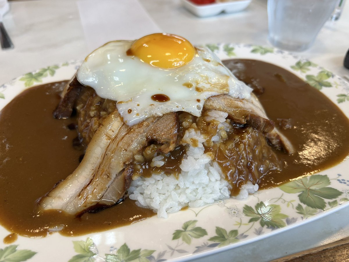 松山駅名物の一つ、デカ盛り焼き豚玉子カレー🍛
秋まで食えるかどうか…