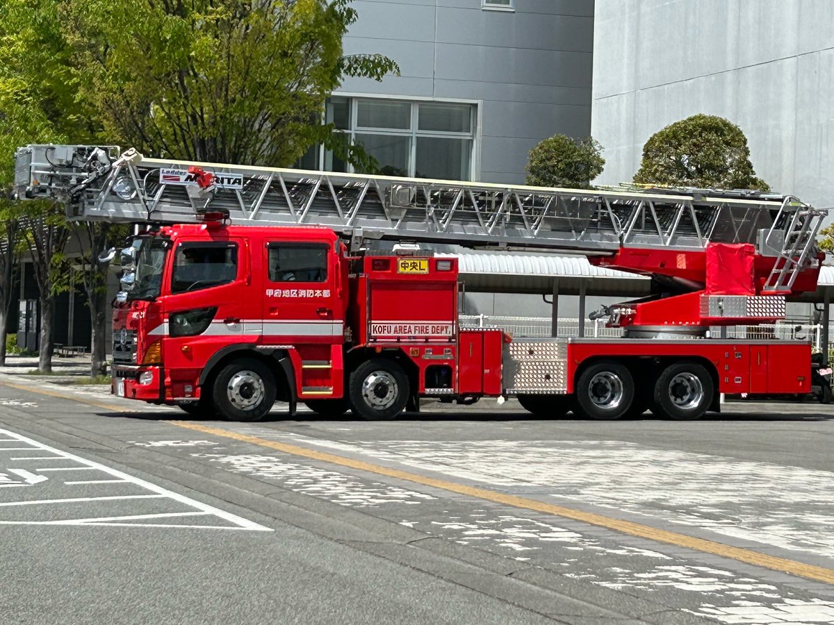 甲府地区消防本部　中央消防署

50mはしご車

久々にお目にかかりました。